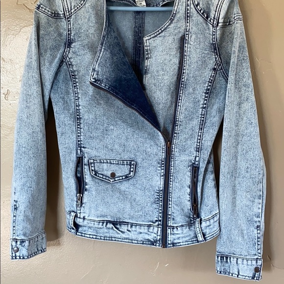 Fitted Denim Jacket - Picture 5 of 7